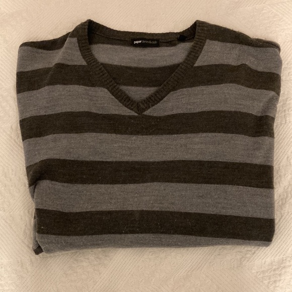 Vintage paper denim & cloth black and grey v-neck striped sweater. - Picture 3 of 3